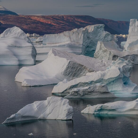 Chilean Glacier Closed To Hikers after Chunk Falls Off