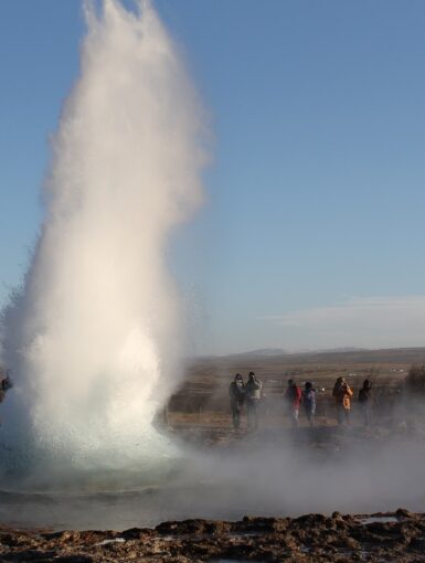 UK Tourists Warned against Travel to Iceland Because of Volcanic Eruptions