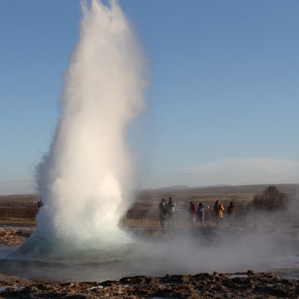 UK Tourists Warned against Travel to Iceland Because of Volcanic Eruptions