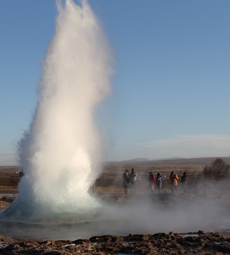 UK Tourists Warned against Travel to Iceland Because of Volcanic Eruptions