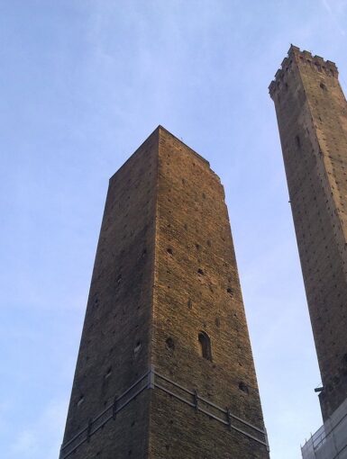 Garisenda Tower, a historic landmark and tourist spot located in the city of Bologna in Italy, has raised some concerns.