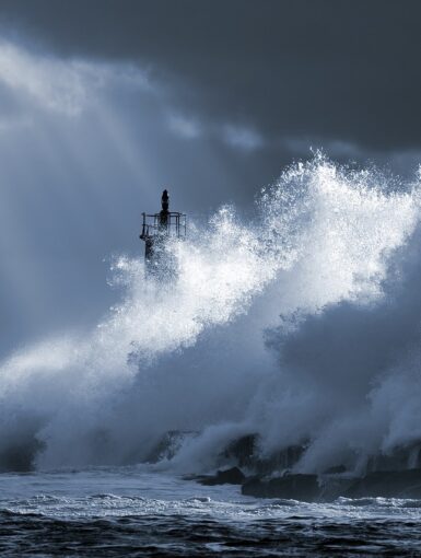 Storm Isha Leads to Cancellation of Dublin and Schiphol Airports