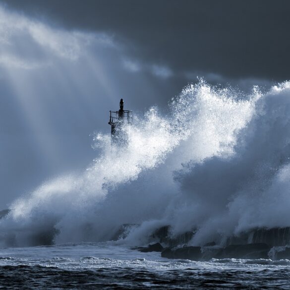 Storm Isha Leads to Cancellation of Dublin and Schiphol Airports