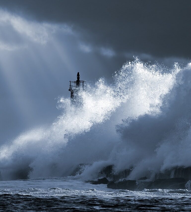 Storm Isha Leads to Cancellation of Dublin and Schiphol Airports